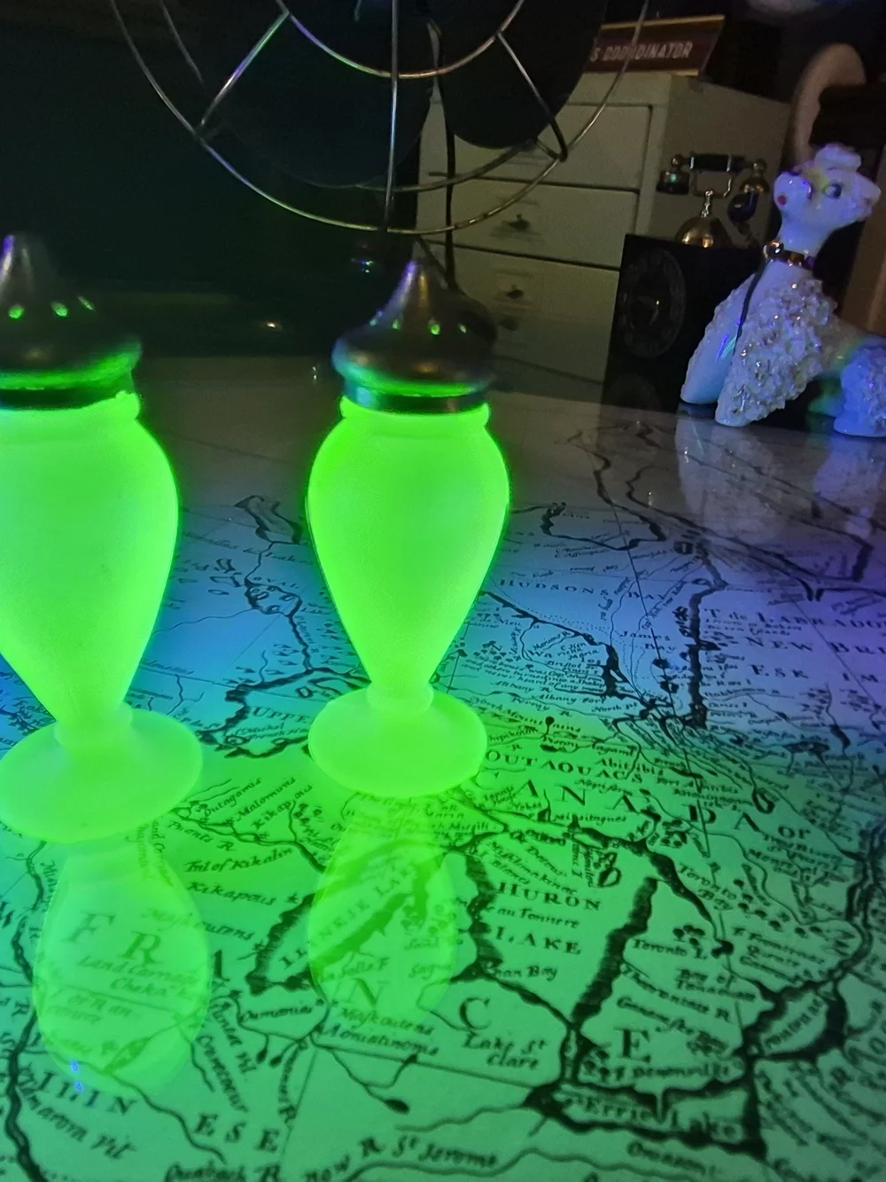 URANIUM JADE VINTAGE SALT/PEPPER SET